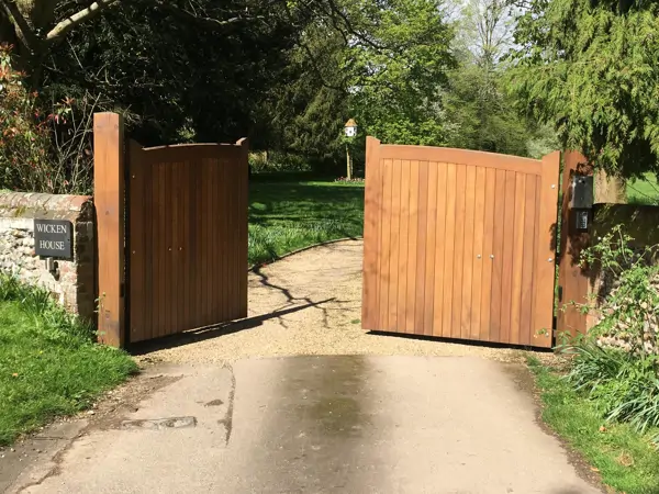 Automated driveway gate installation at the Wicken Bonhunt smart home project